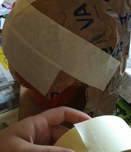 Casco realizado con un molde desde d0 de su cabeza