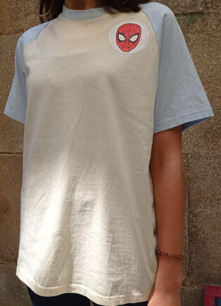 Camiseta Spiderman por delante
