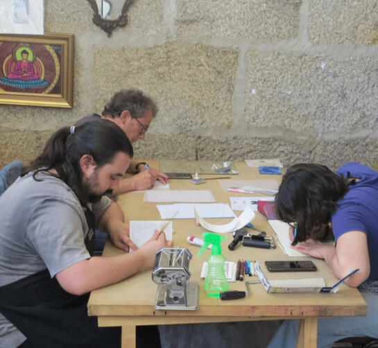 Punta seca en tetrabrik en espazo Sarandonga